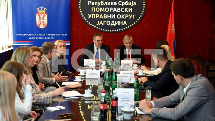Srbija se ne gradi iz kabineta